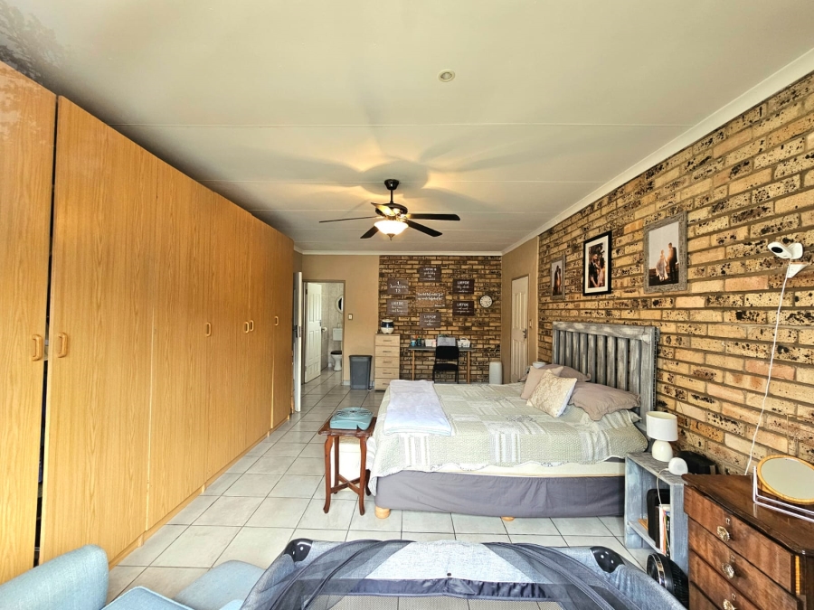 3 Bedroom Property for Sale in Miederpark North West